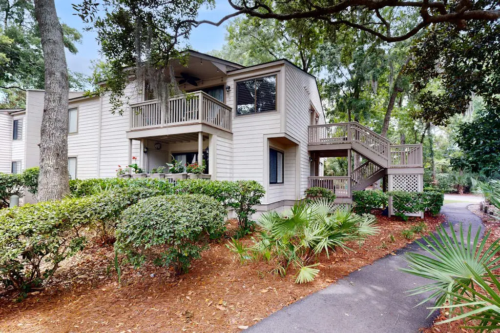 Stylish Island Retreat w/ Pool: Near Beach, Dining, Shops & Golf
