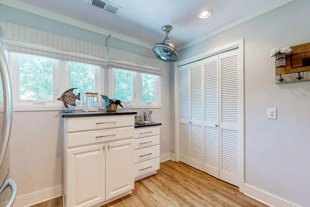 Renovated island townhome near the beach with golf course views
