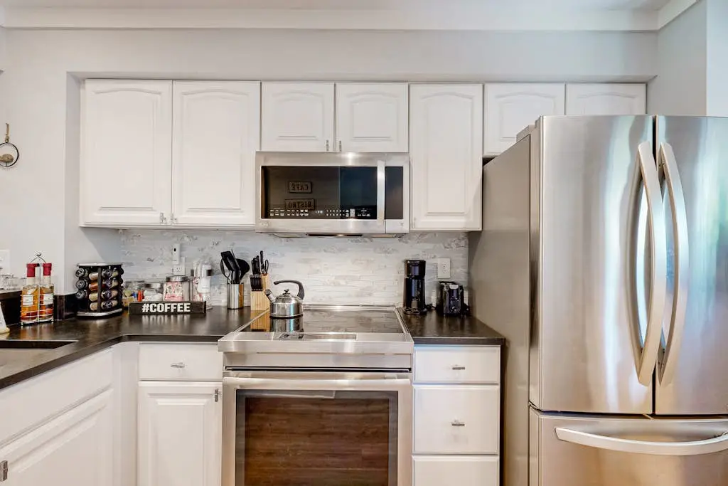 Renovated island townhome near the beach with golf course views