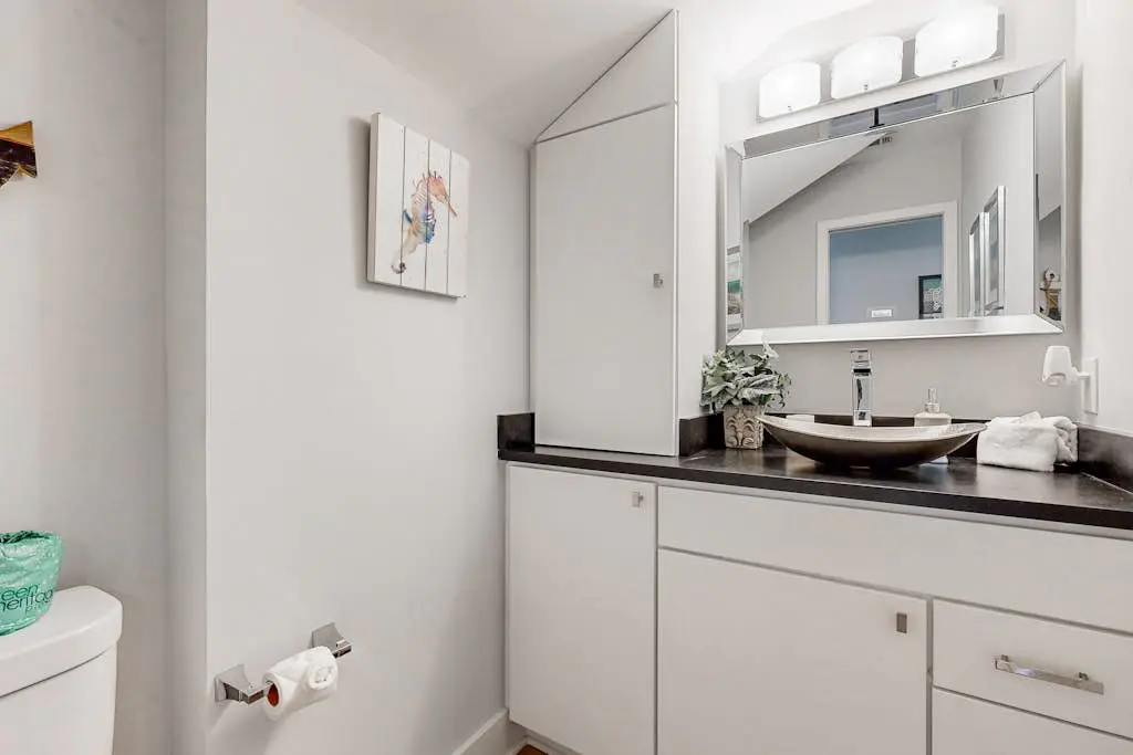 Renovated island townhome near the beach with golf course views