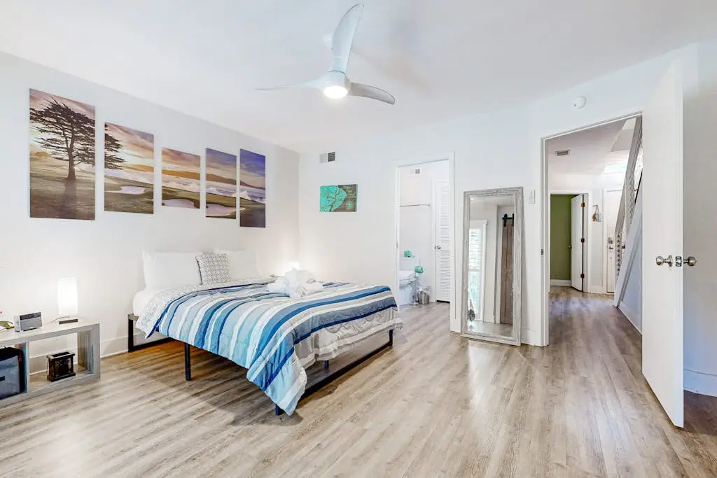 Renovated island townhome near the beach with golf course views
