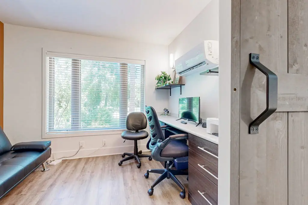 Renovated island townhome near the beach with golf course views