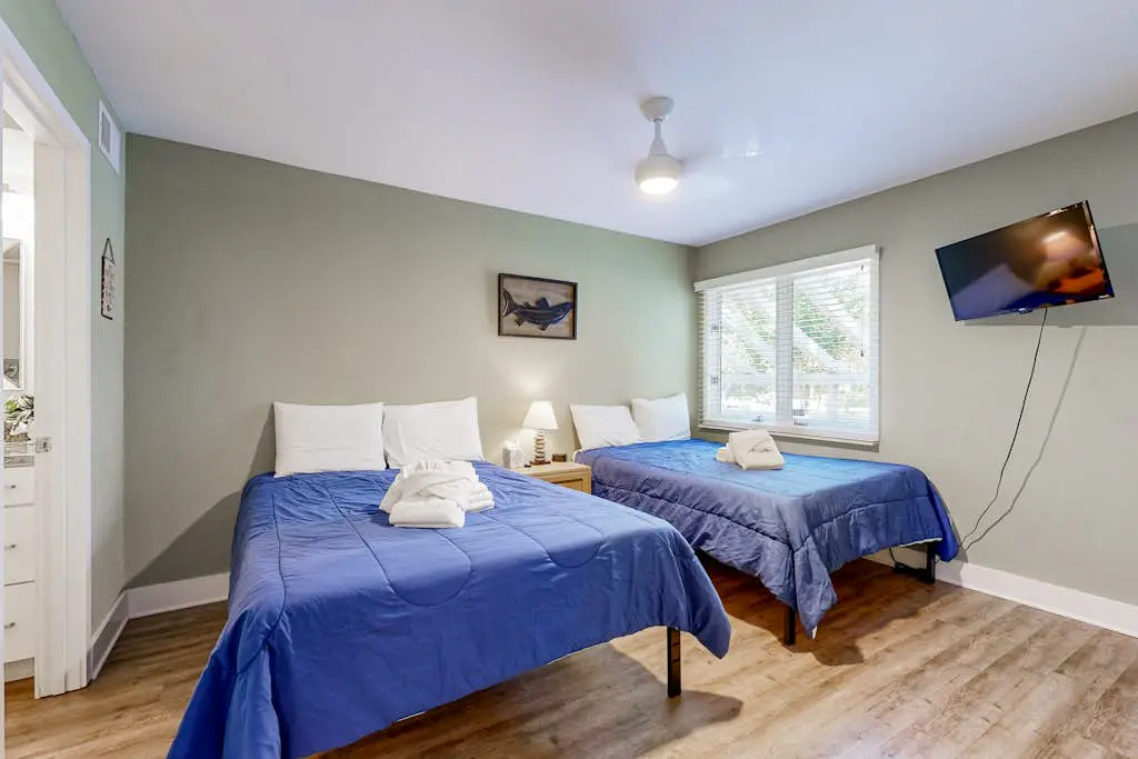 Renovated island townhome near the beach with golf course views
