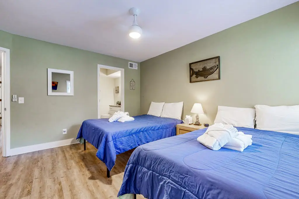 Renovated island townhome near the beach with golf course views