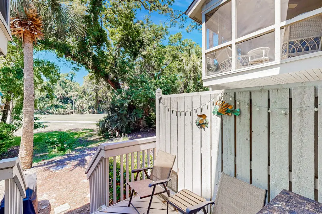 Renovated island townhome near the beach with golf course views