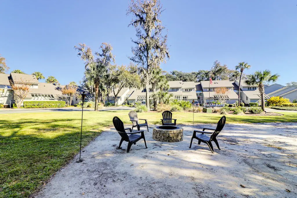 Renovated island townhome near the beach with golf course views