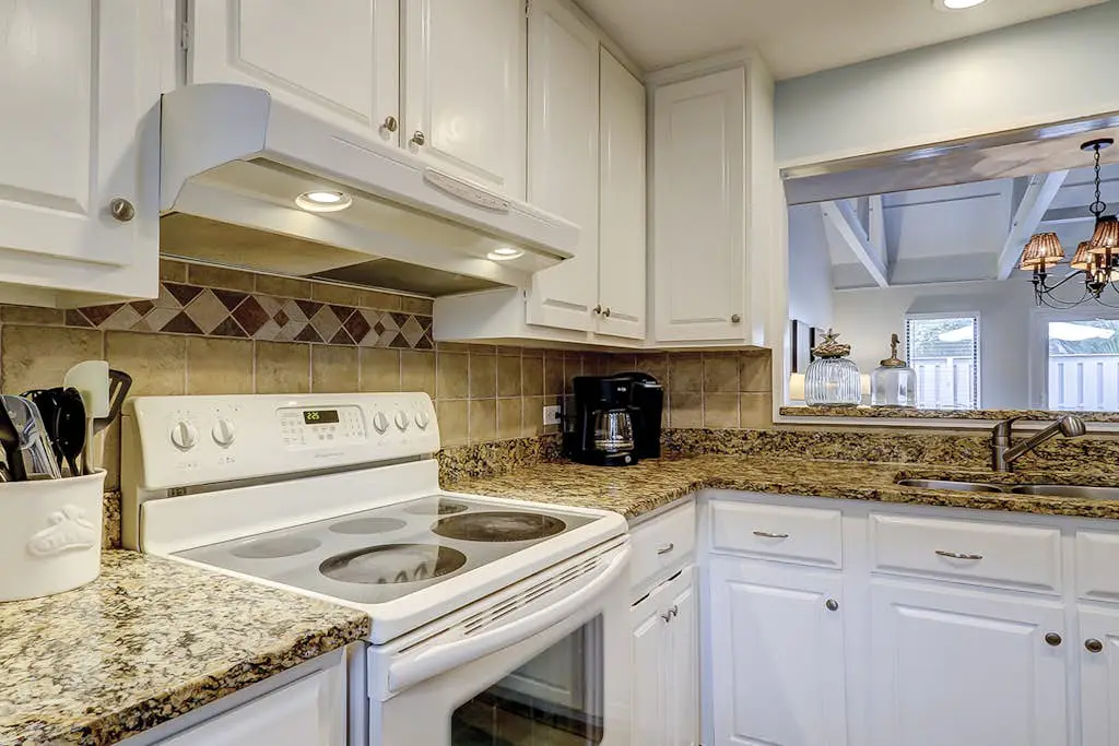 Queens Grant Condo in Palmetto Dunes Fenced Patio, Grill Near Beach