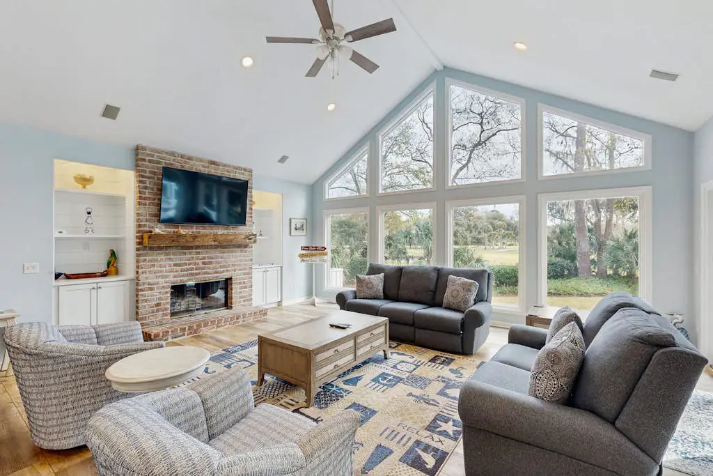 Beautiful half-acre estate with private hot tub and passes to the shared pool.