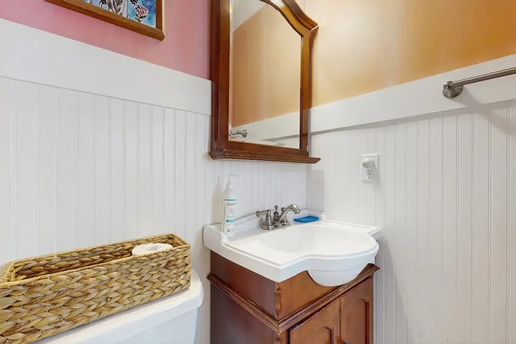 Mid-Island Retreat | 2 Pools, Hot Tub, 10 Har-Tru Courts | 300 Yards to Beach