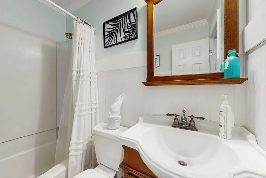 Mid-Island Retreat | 2 Pools, Hot Tub, 10 Har-Tru Courts | 300 Yards to Beach
