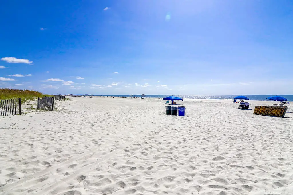 Updated Condo with Fast WiFi, Shared Pool, Balcony & Central AC - Walk to Beach