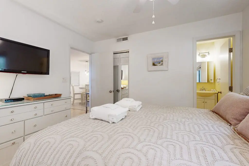 Beachy Bliss | 300 Yards to Folly Field Beach | Pool, Spa, Racquetball