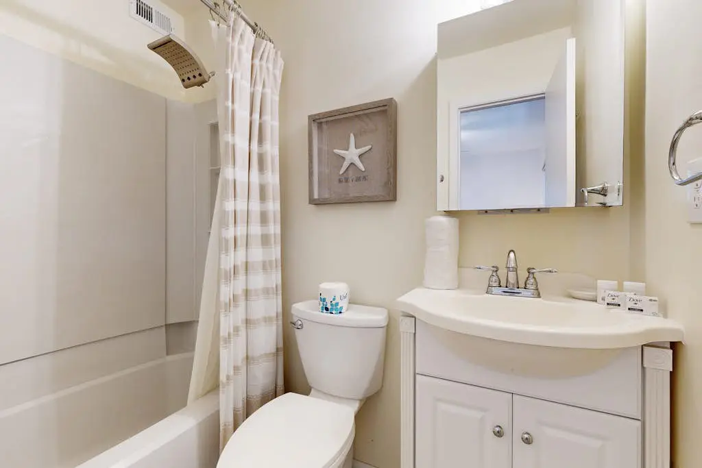 Beachy Bliss | 300 Yards to Folly Field Beach | Pool, Spa, Racquetball
