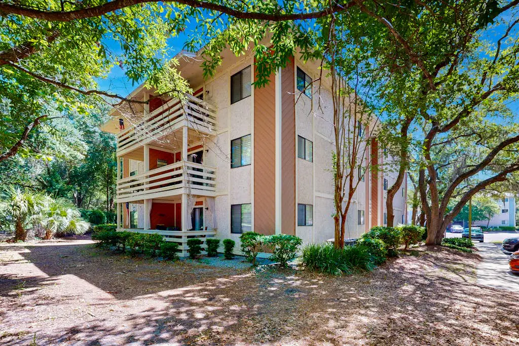 Beachy Bliss | 300 Yards to Folly Field Beach | Pool, Spa, Racquetball