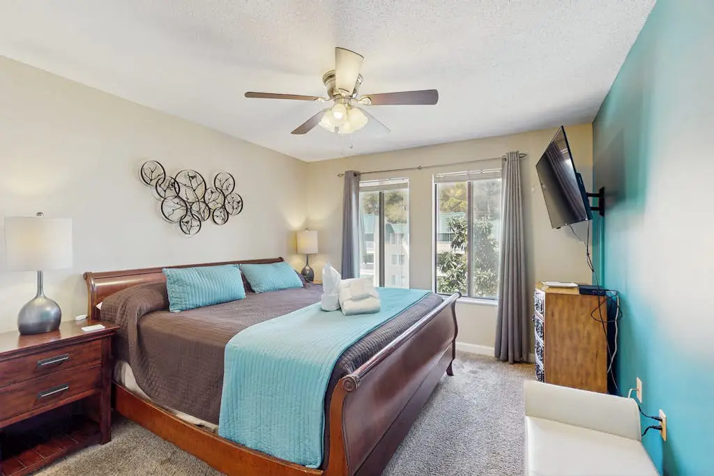 Sunshine Villa | Newly Renovated Beachside Condo, Pools & Tennis