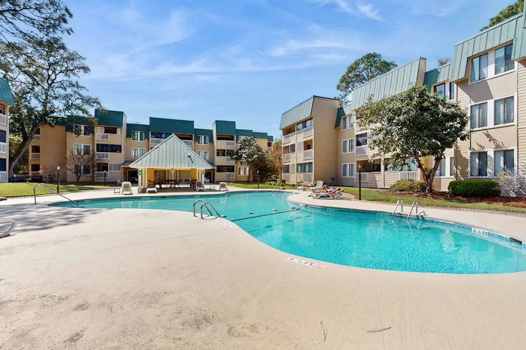 Sunshine Villa | Newly Renovated Beachside Condo, Pools & Tennis