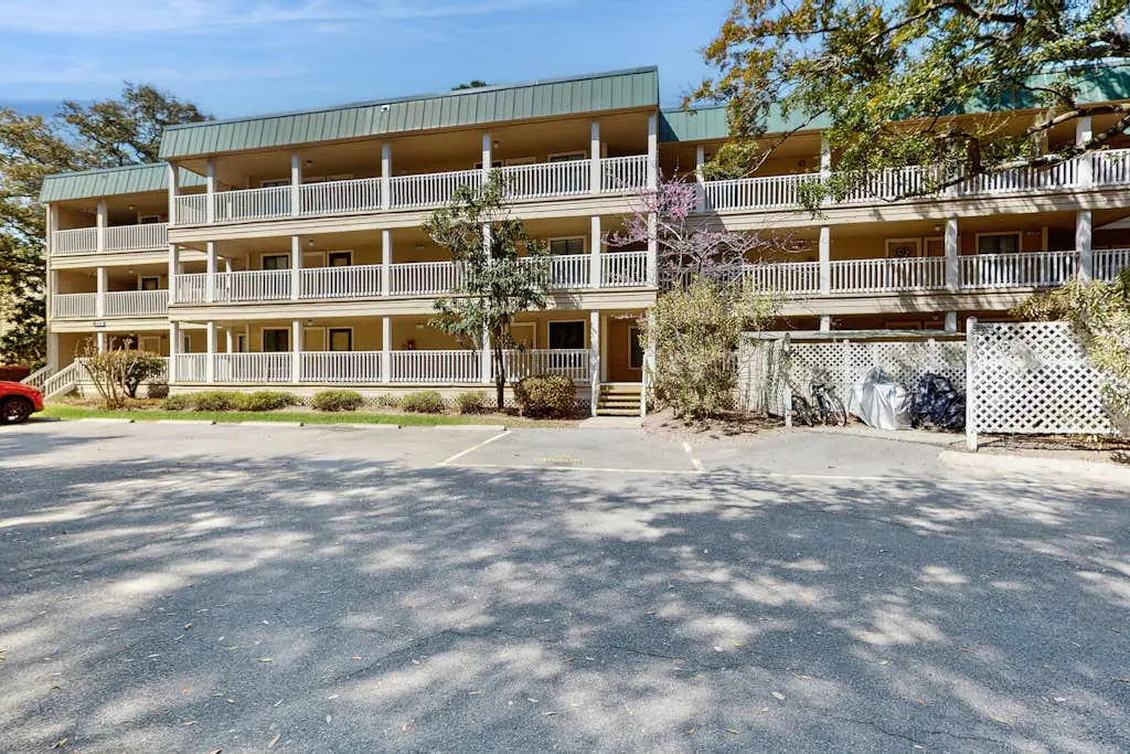 Sunshine Villa | Newly Renovated Beachside Condo, Pools & Tennis