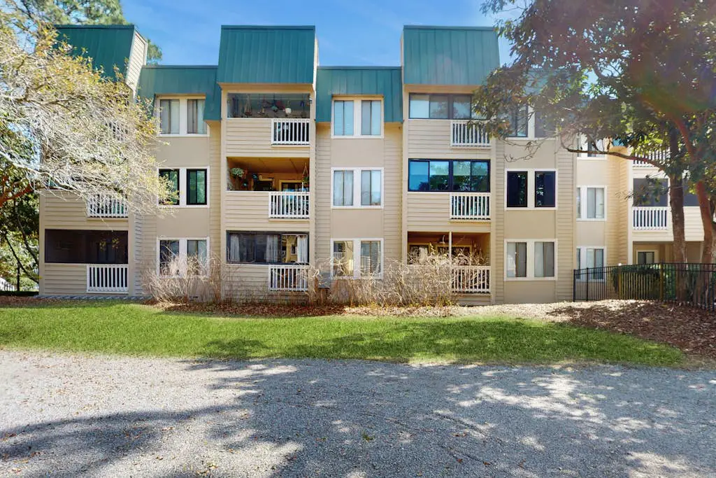 Sunshine Villa | Newly Renovated Beachside Condo, Pools & Tennis