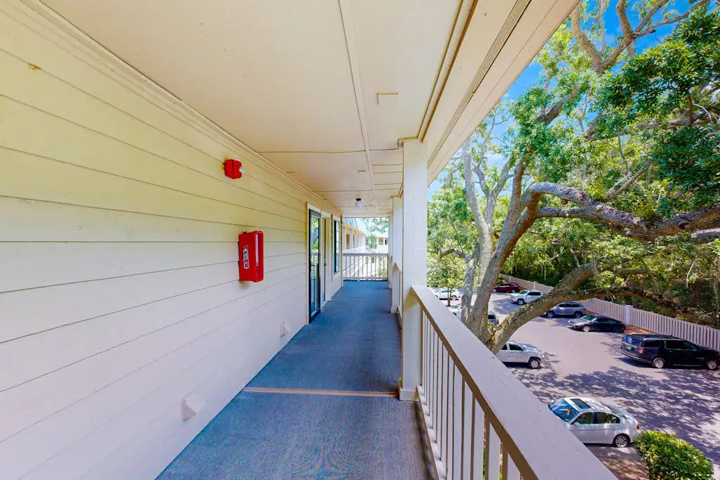 Sunshine Villa | Newly Renovated Beachside Condo, Pools & Tennis