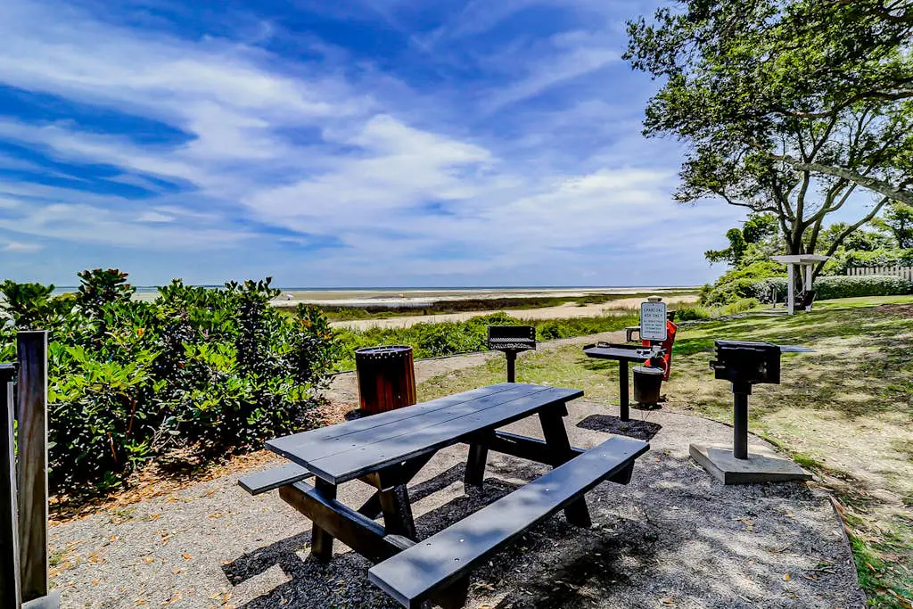Sunshine Villa | Newly Renovated Beachside Condo, Pools & Tennis