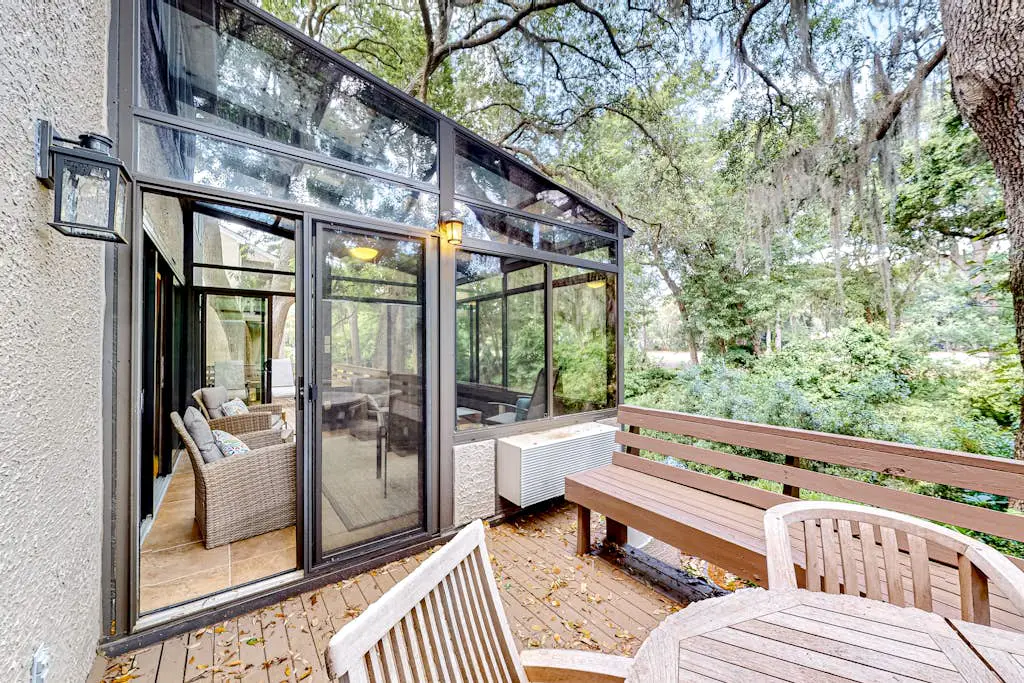Lovely condo close to beach - pool access, elegant screened patio & washer/dryer
