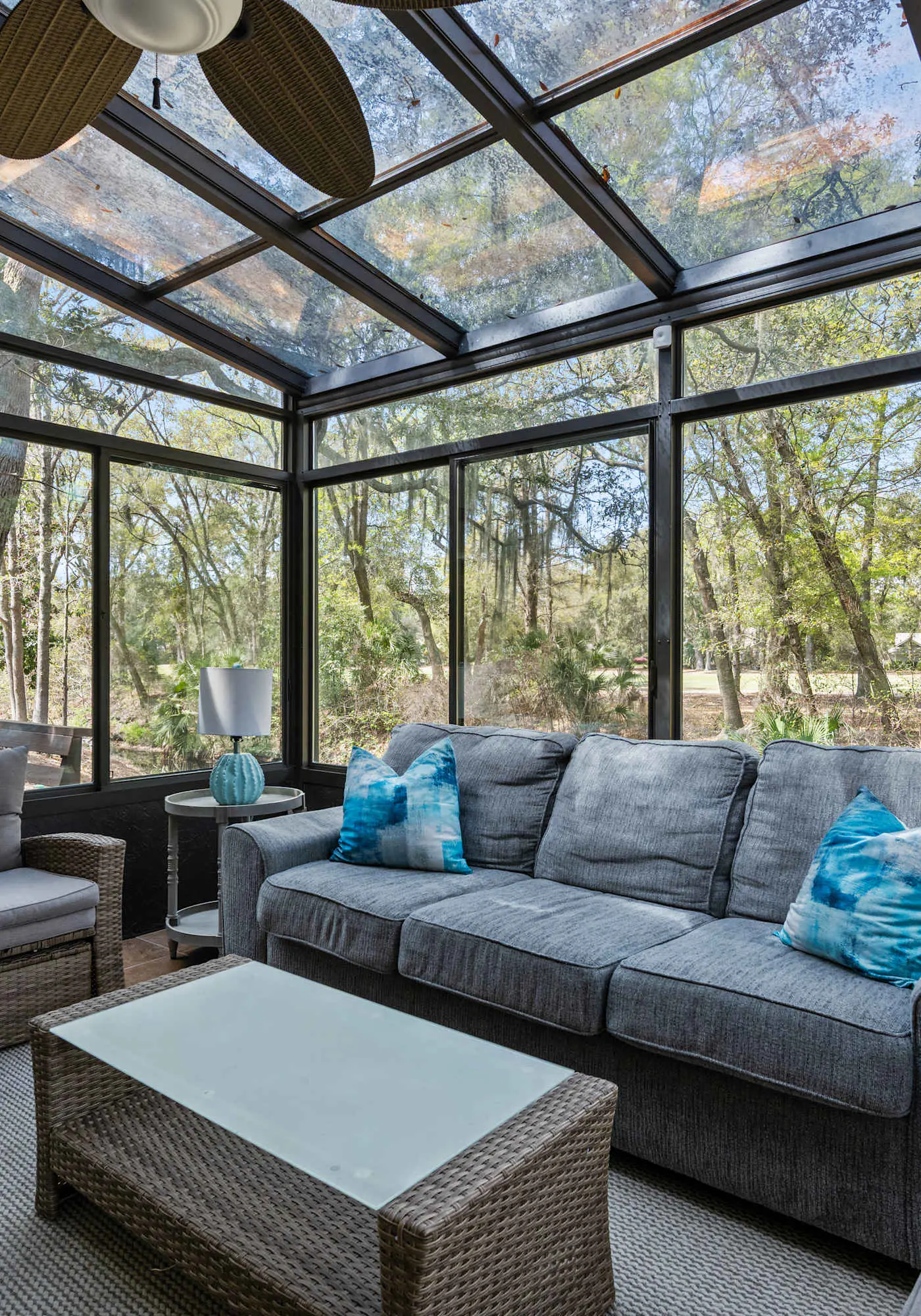 Lovely condo close to beach - pool access, elegant screened patio & washer/dryer