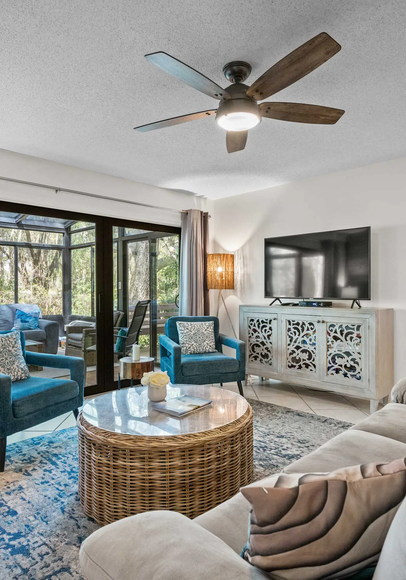 Lovely condo close to beach - pool access, elegant screened patio & washer/dryer