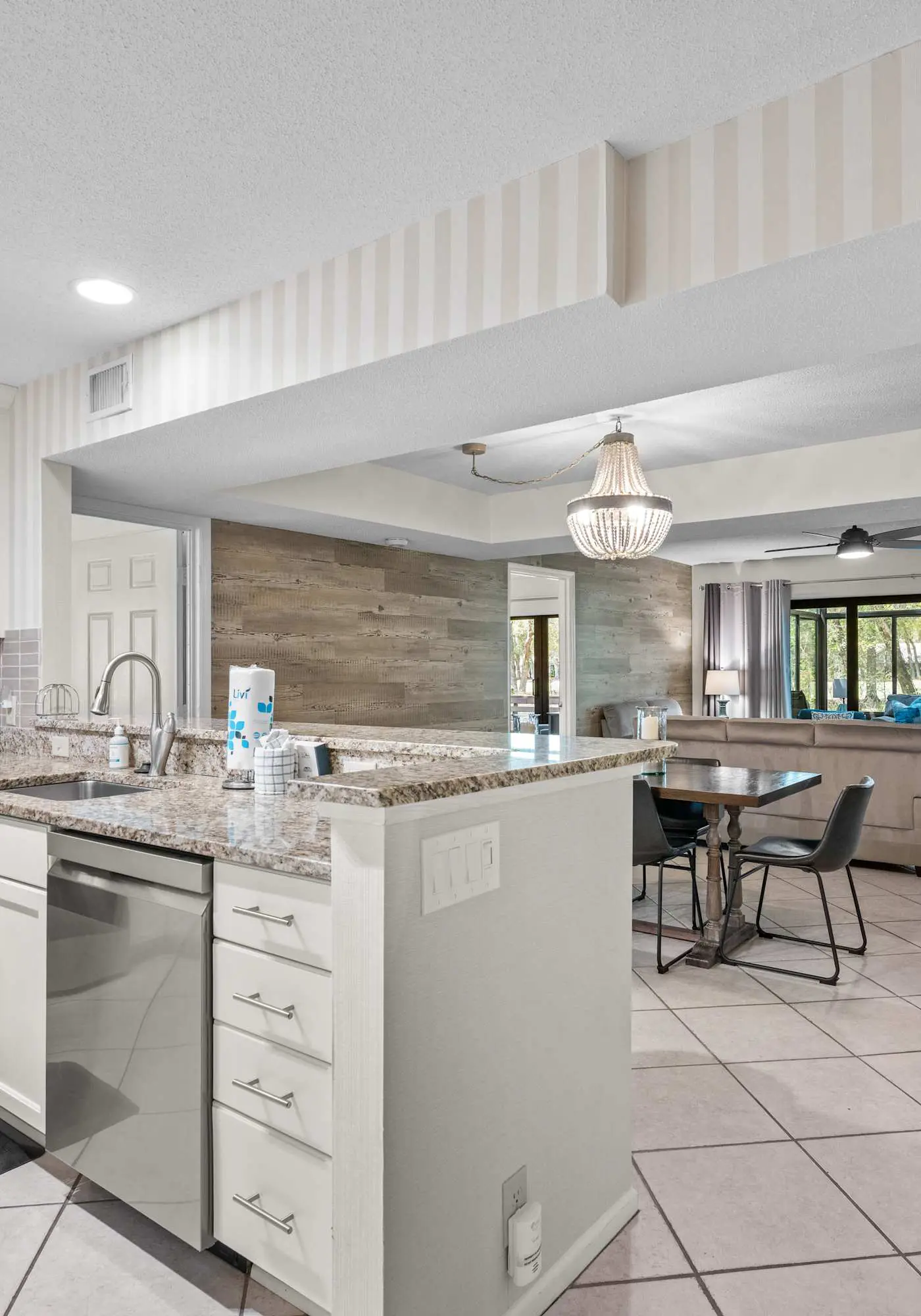 Lovely condo close to beach - pool access, elegant screened patio & washer/dryer