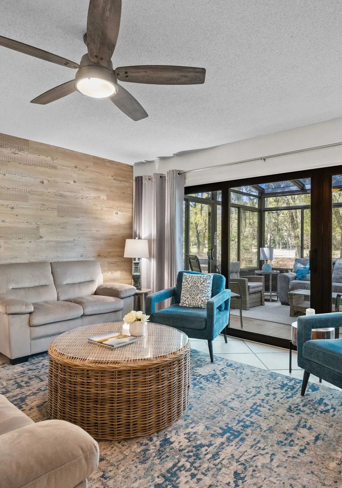 Lovely condo close to beach - pool access, elegant screened patio & washer/dryer