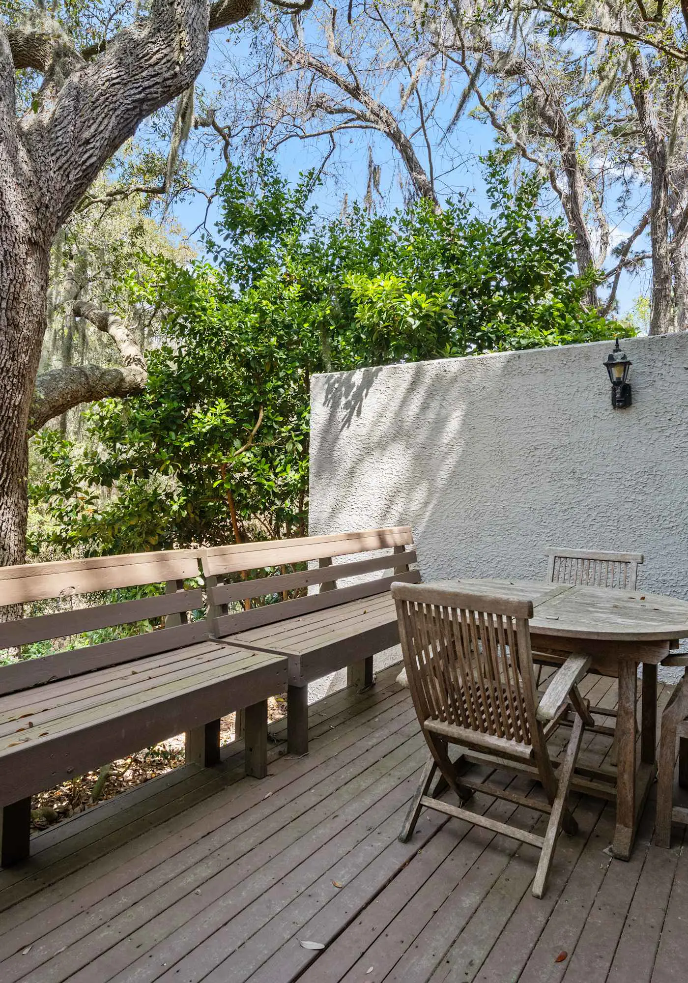 Lovely condo close to beach - pool access, elegant screened patio & washer/dryer