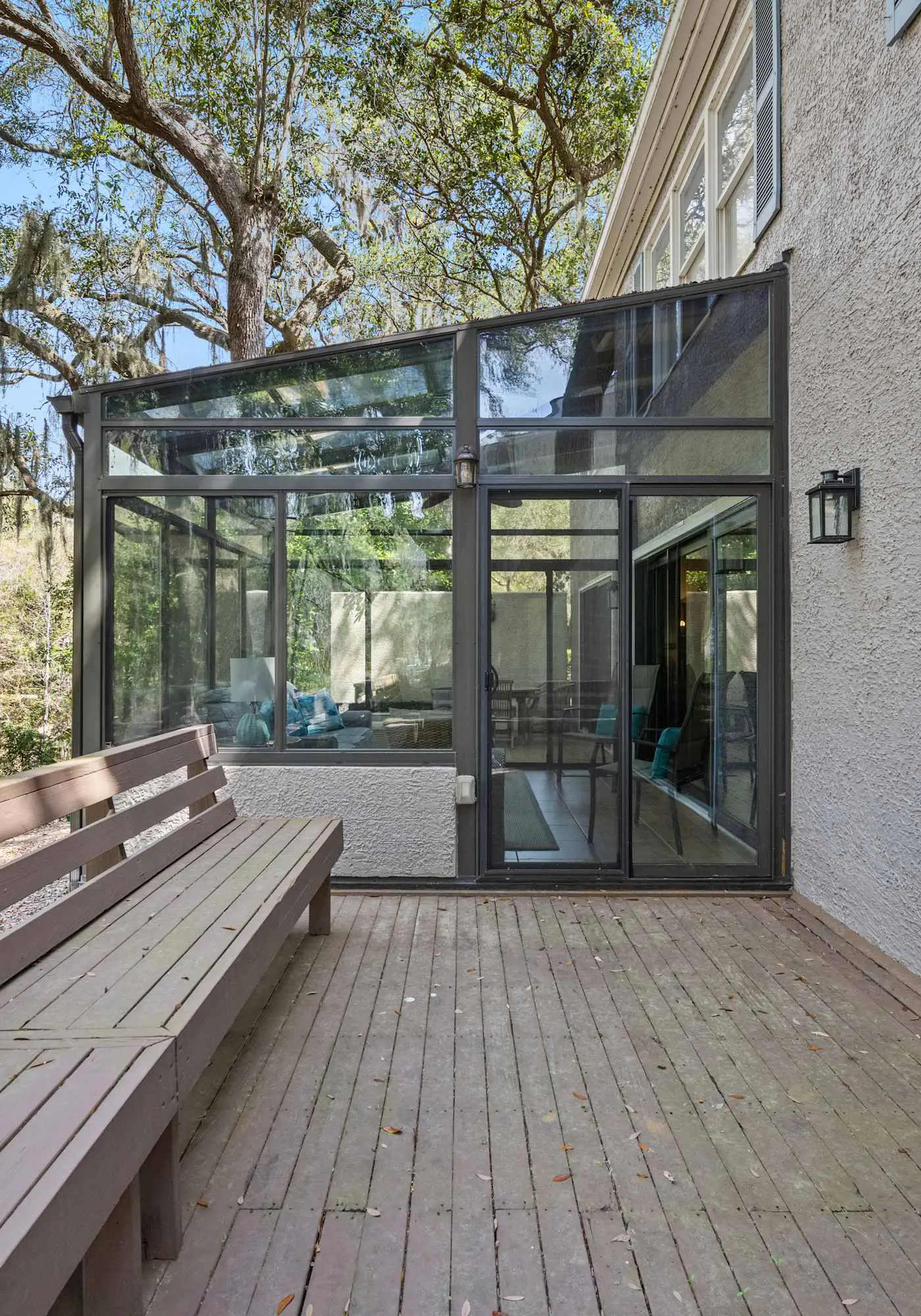 Lovely condo close to beach - pool access, elegant screened patio & washer/dryer