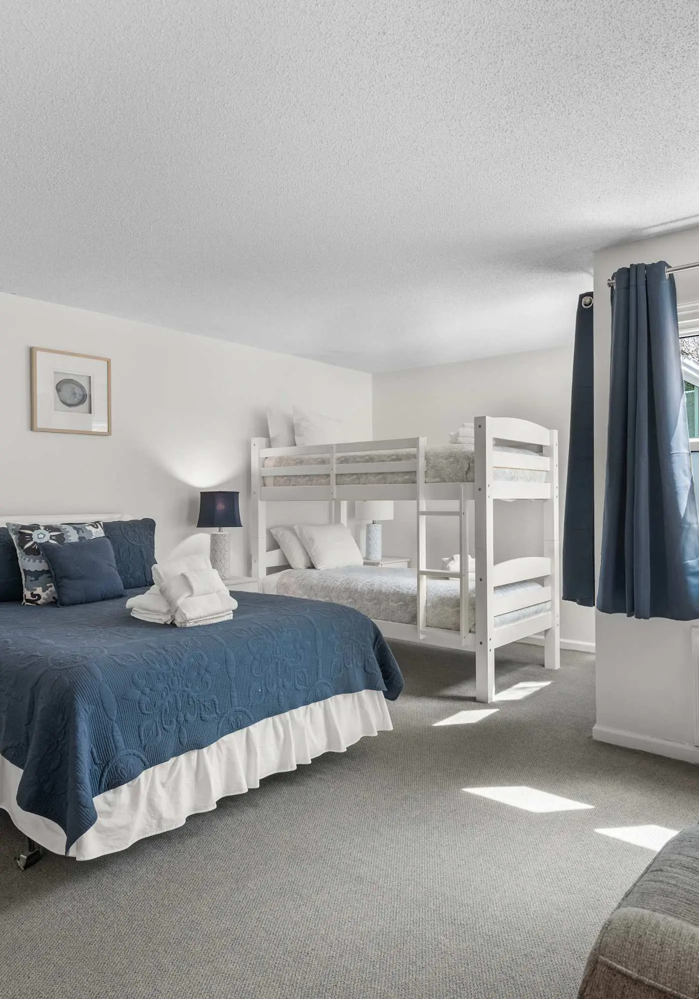 Lovely condo close to beach - pool access, elegant screened patio & washer/dryer