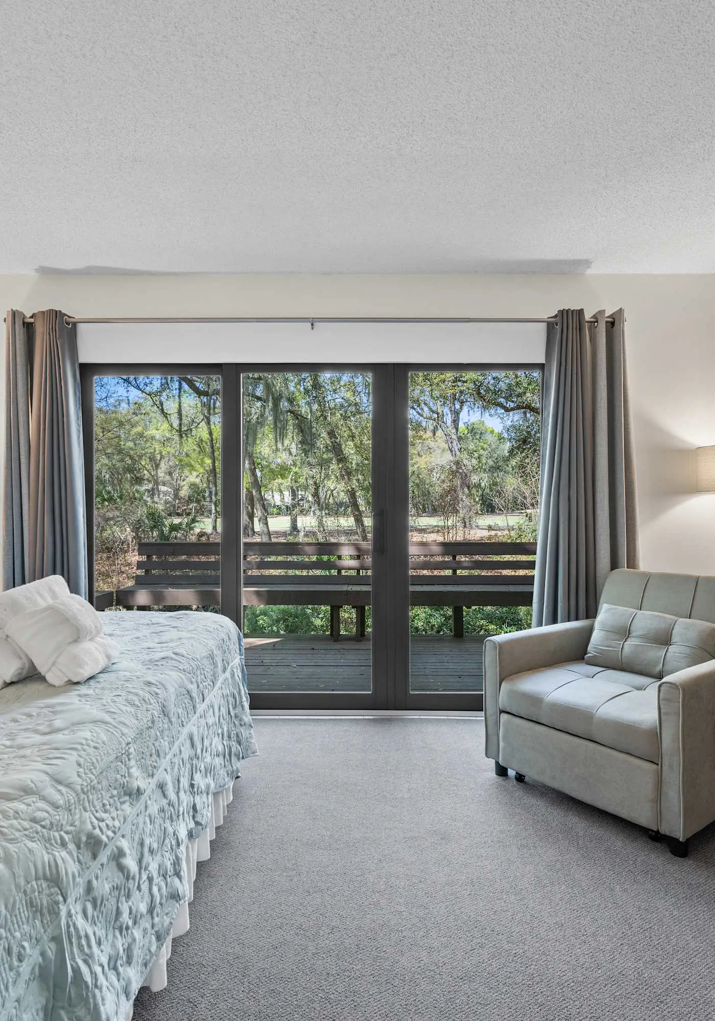 Lovely condo close to beach - pool access, elegant screened patio & washer/dryer