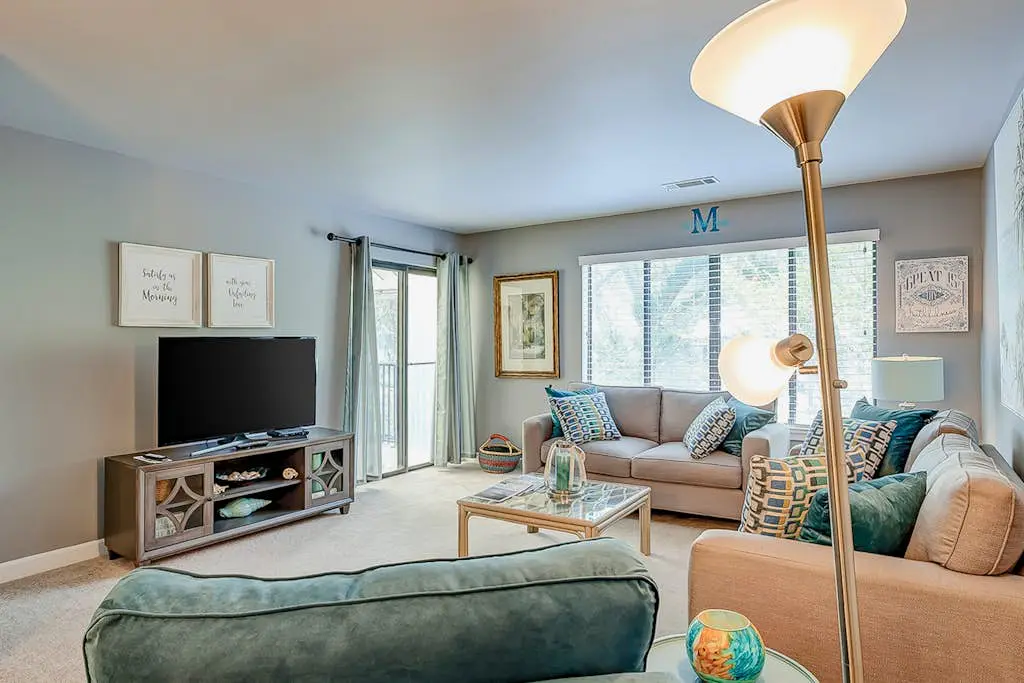 Two-story condo with pool - walk to Coligny Beach