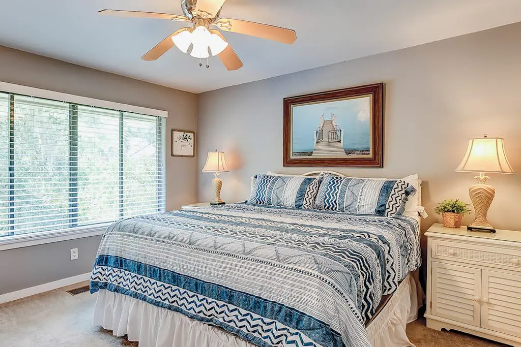Two-story condo with pool - walk to Coligny Beach