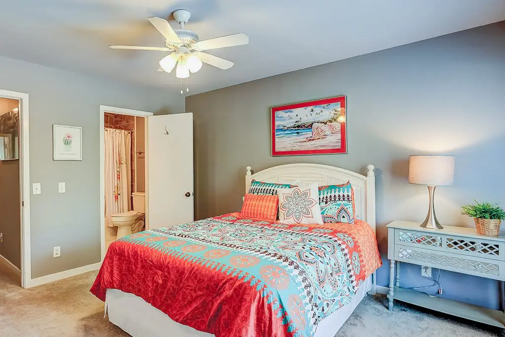 Two-story condo with pool - walk to Coligny Beach