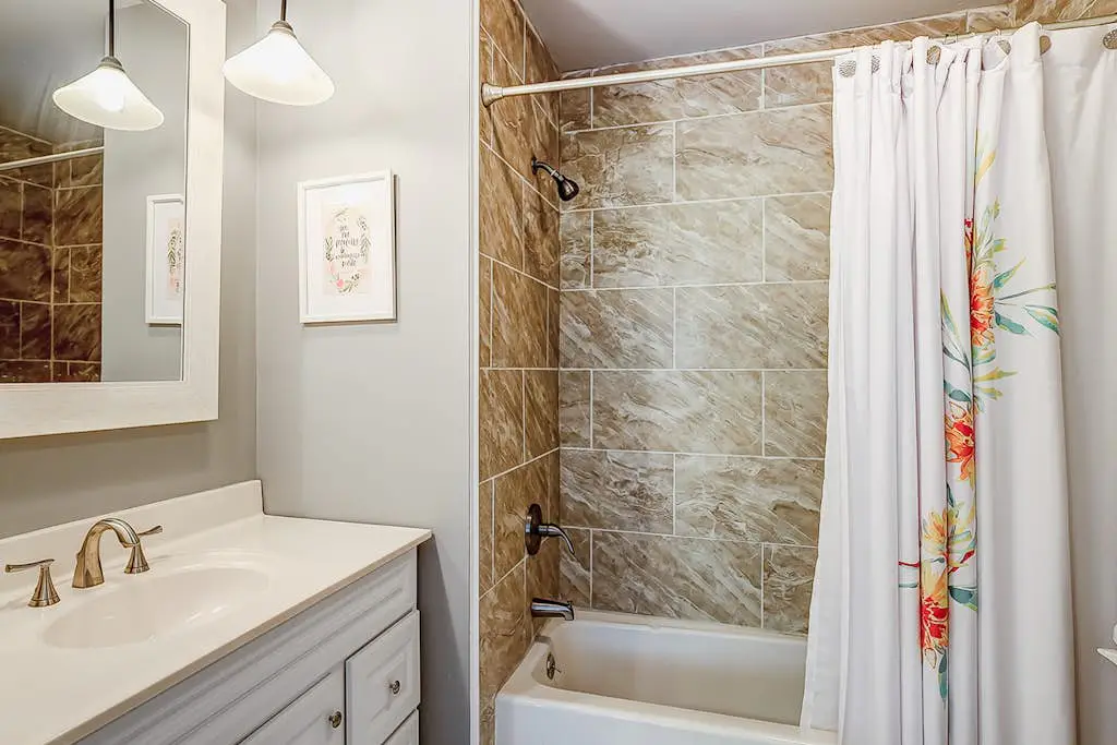 Two-story condo with pool - walk to Coligny Beach