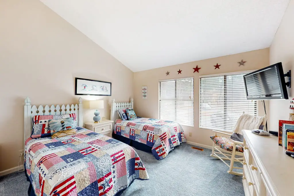 Beachwalk at Shipyard | Pool, Golf & Tennis Center | Stroll 5 Minutes to Sand