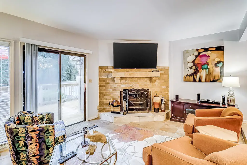 Dog-Friendly Villa w/ Walkable Beach Access, AC, Deck, WiFi & Shared Pool