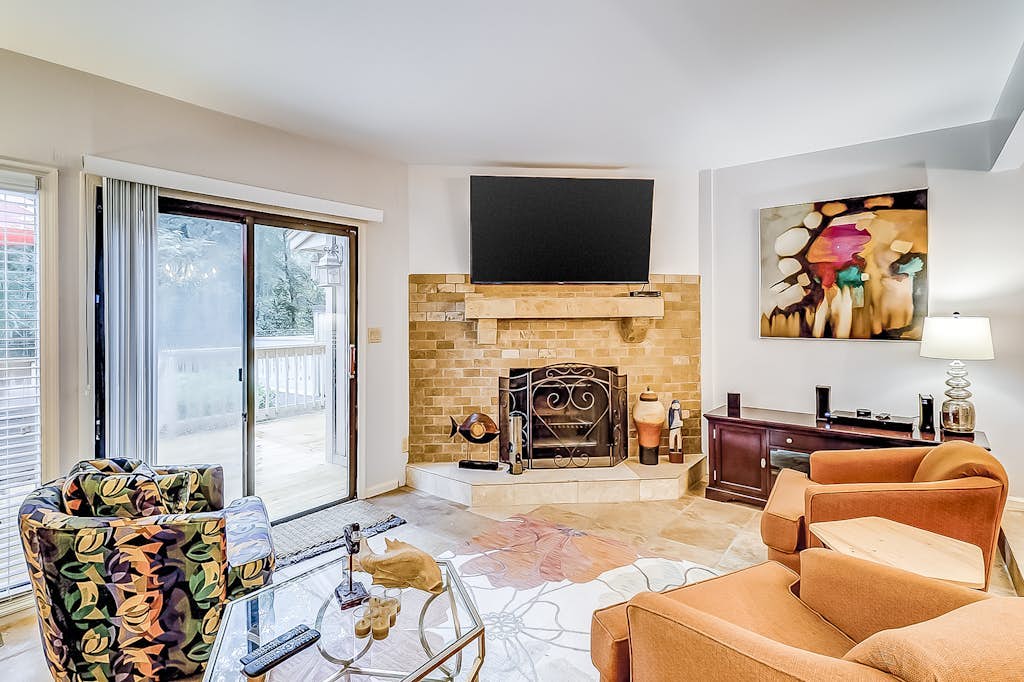 Dog-Friendly Villa w/ Walkable Beach Access, AC, Deck, WiFi & Shared Pool