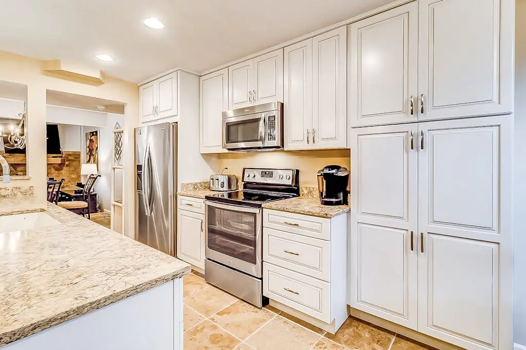 Dog-Friendly Villa w/ Walkable Beach Access, AC, Deck, WiFi & Shared Pool