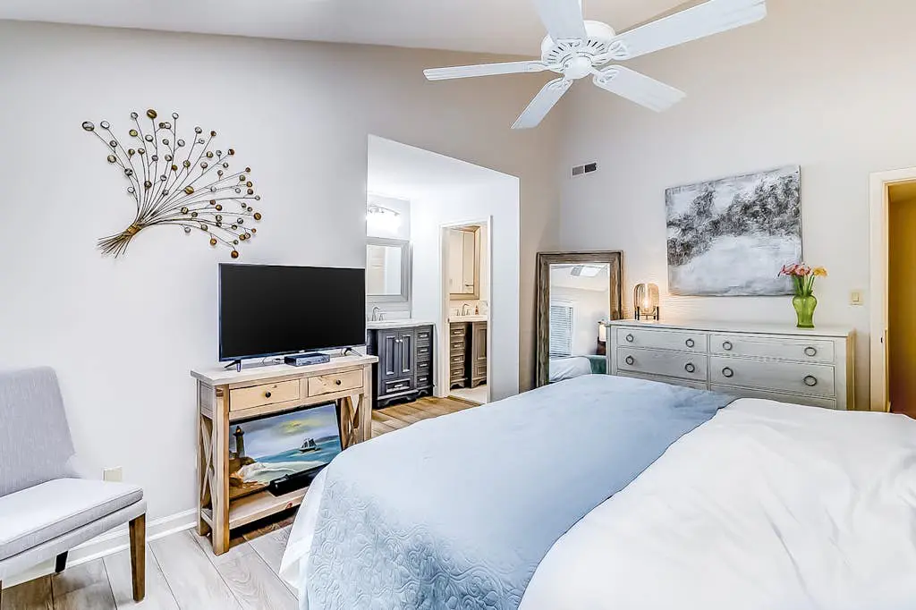 Dog-Friendly Villa w/ Walkable Beach Access, AC, Deck, WiFi & Shared Pool