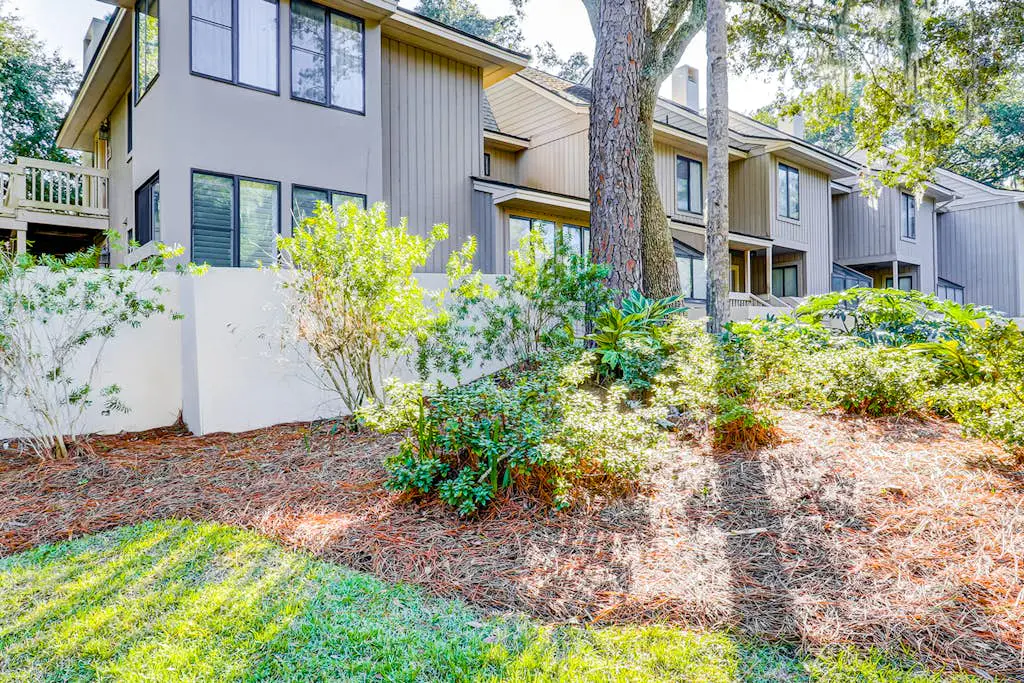 Dog-Friendly Villa w/ Walkable Beach Access, AC, Deck, WiFi & Shared Pool