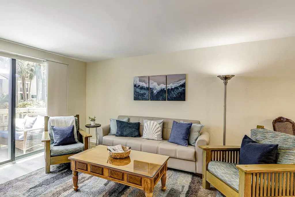 Villa w/ lagoon views & 2 pools - walk to beach