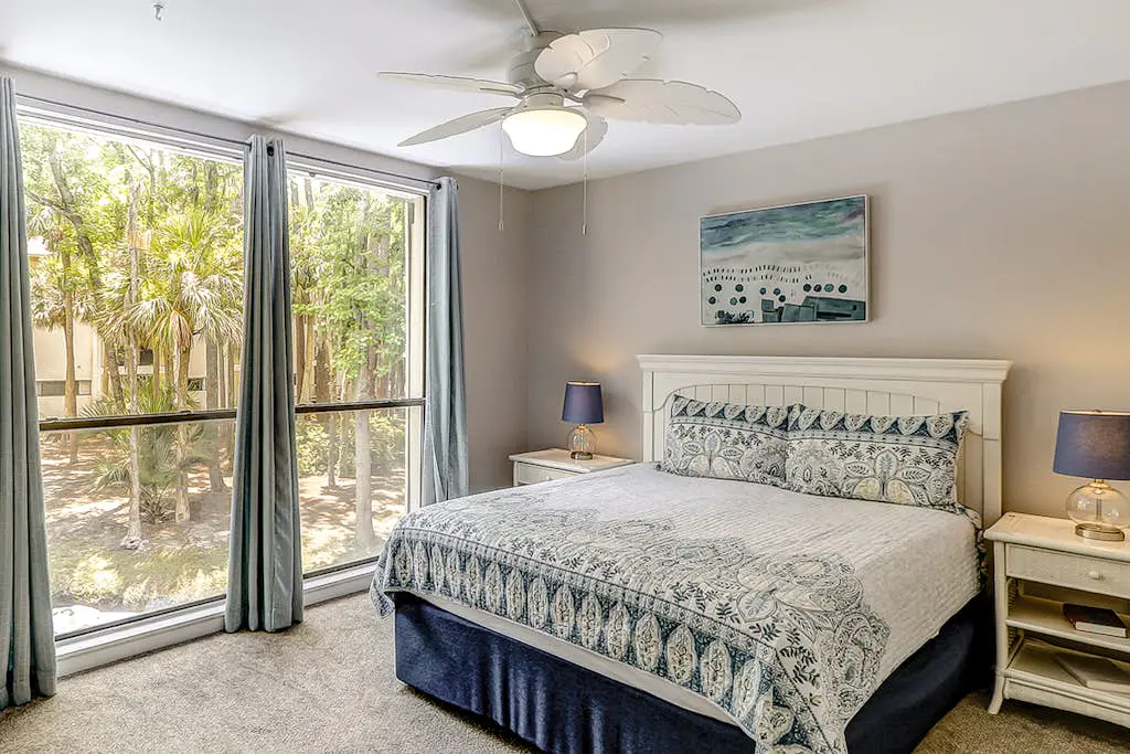 Villa w/ lagoon views & 2 pools - walk to beach