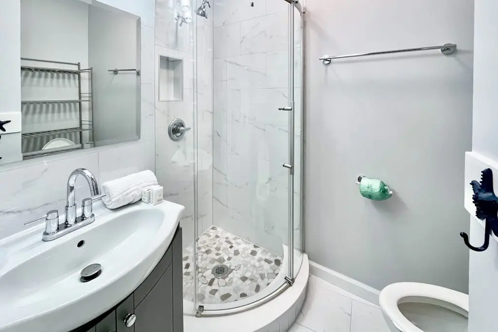 Villa w/ lagoon views & 2 pools - walk to beach