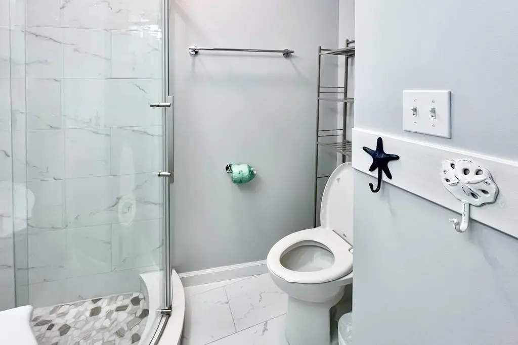 Villa w/ lagoon views & 2 pools - walk to beach