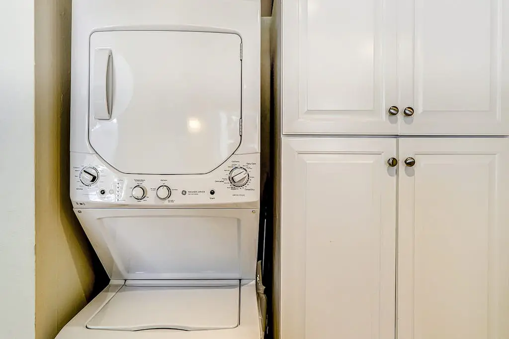 Villa w/ lagoon views & 2 pools - walk to beach