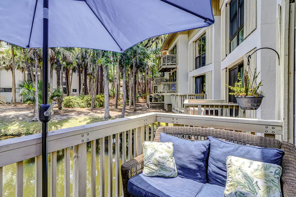 Villa w/ lagoon views & 2 pools - walk to beach