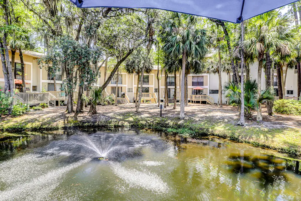 Villa w/ lagoon views & 2 pools - walk to beach